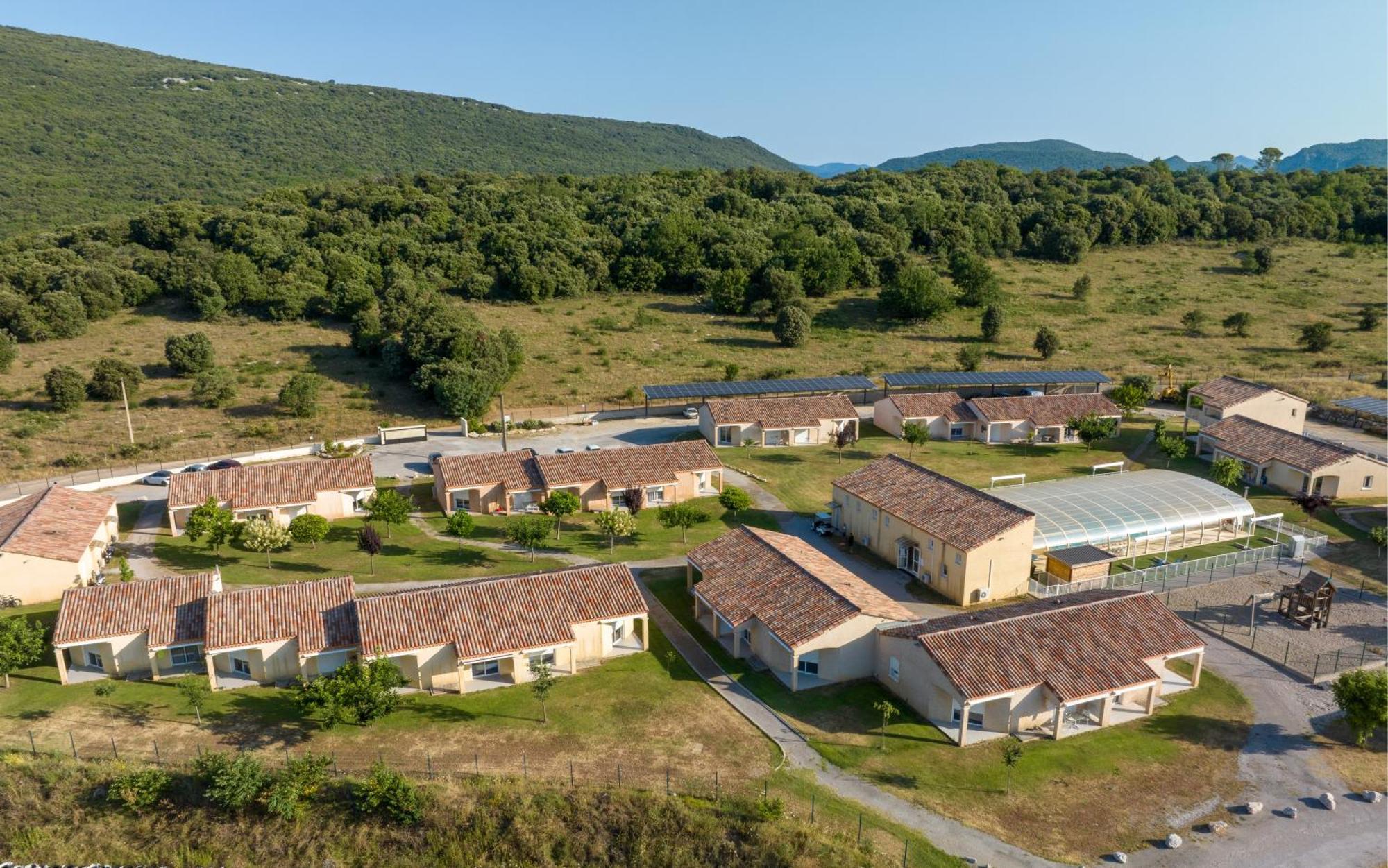 Park & Suites Village Gorges De L'Herault-Cevennes Brissac Ngoại thất bức ảnh