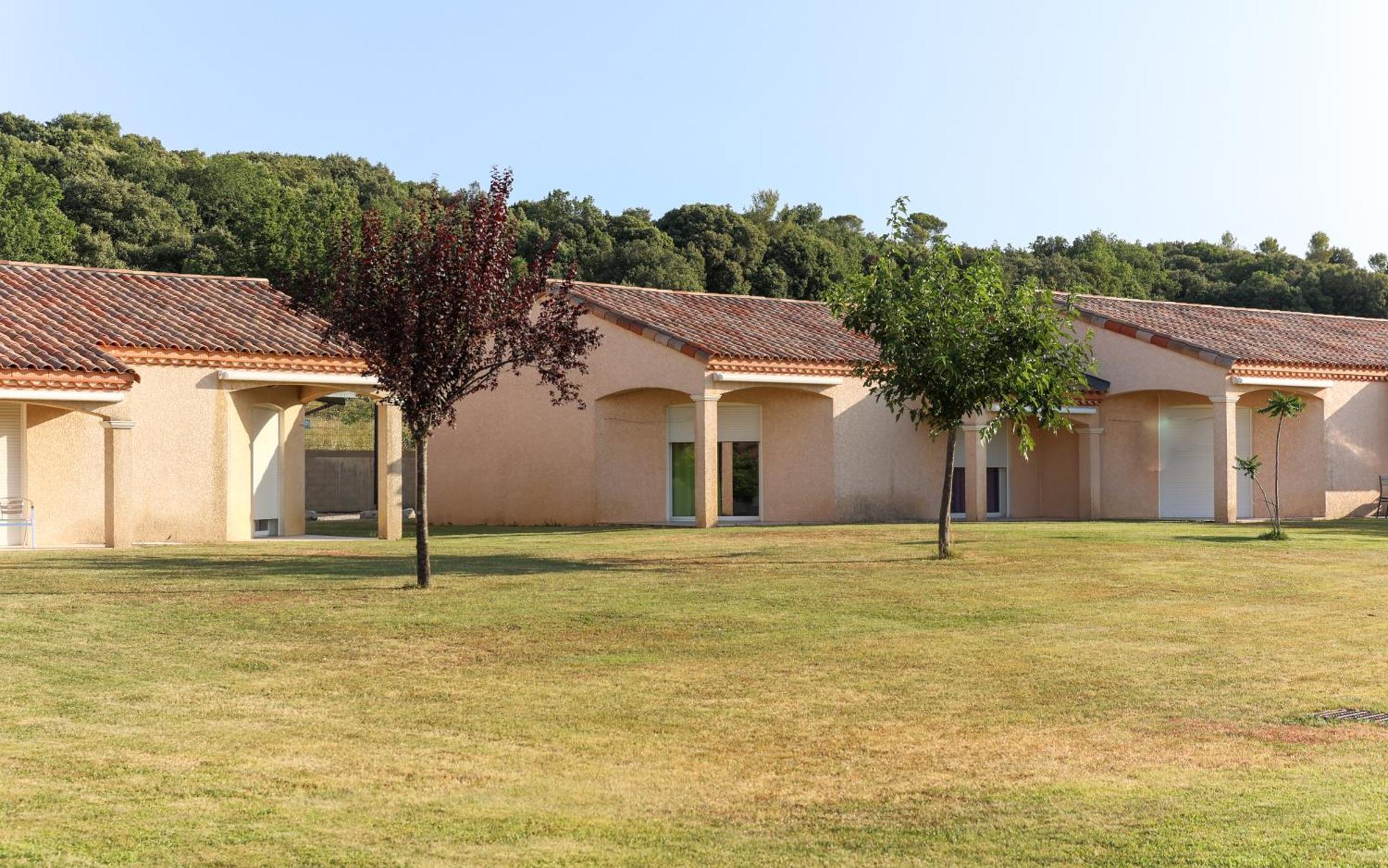 Park & Suites Village Gorges De L'Herault-Cevennes Brissac Ngoại thất bức ảnh