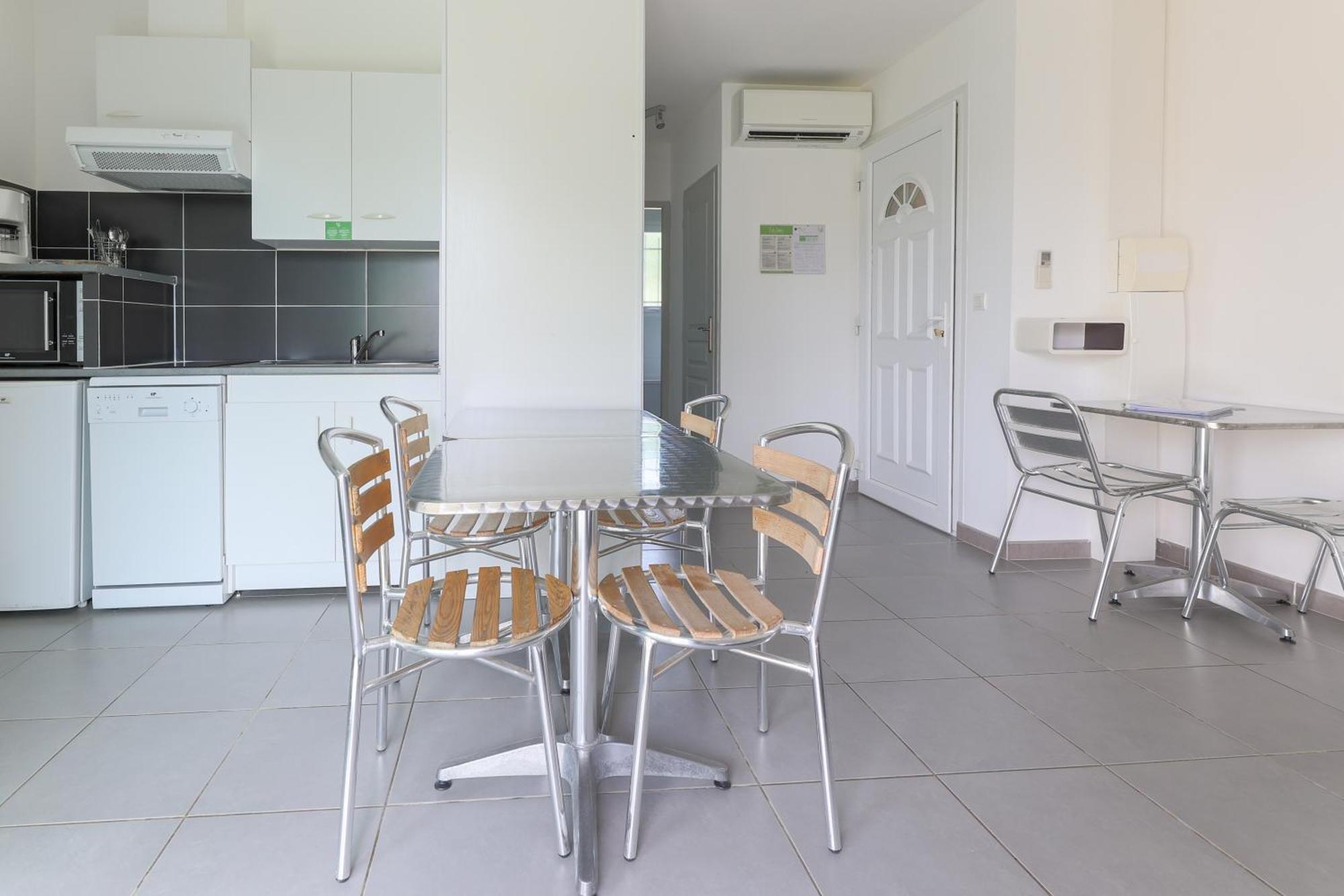 Park & Suites Village Gorges De L'Herault-Cevennes Brissac Ngoại thất bức ảnh