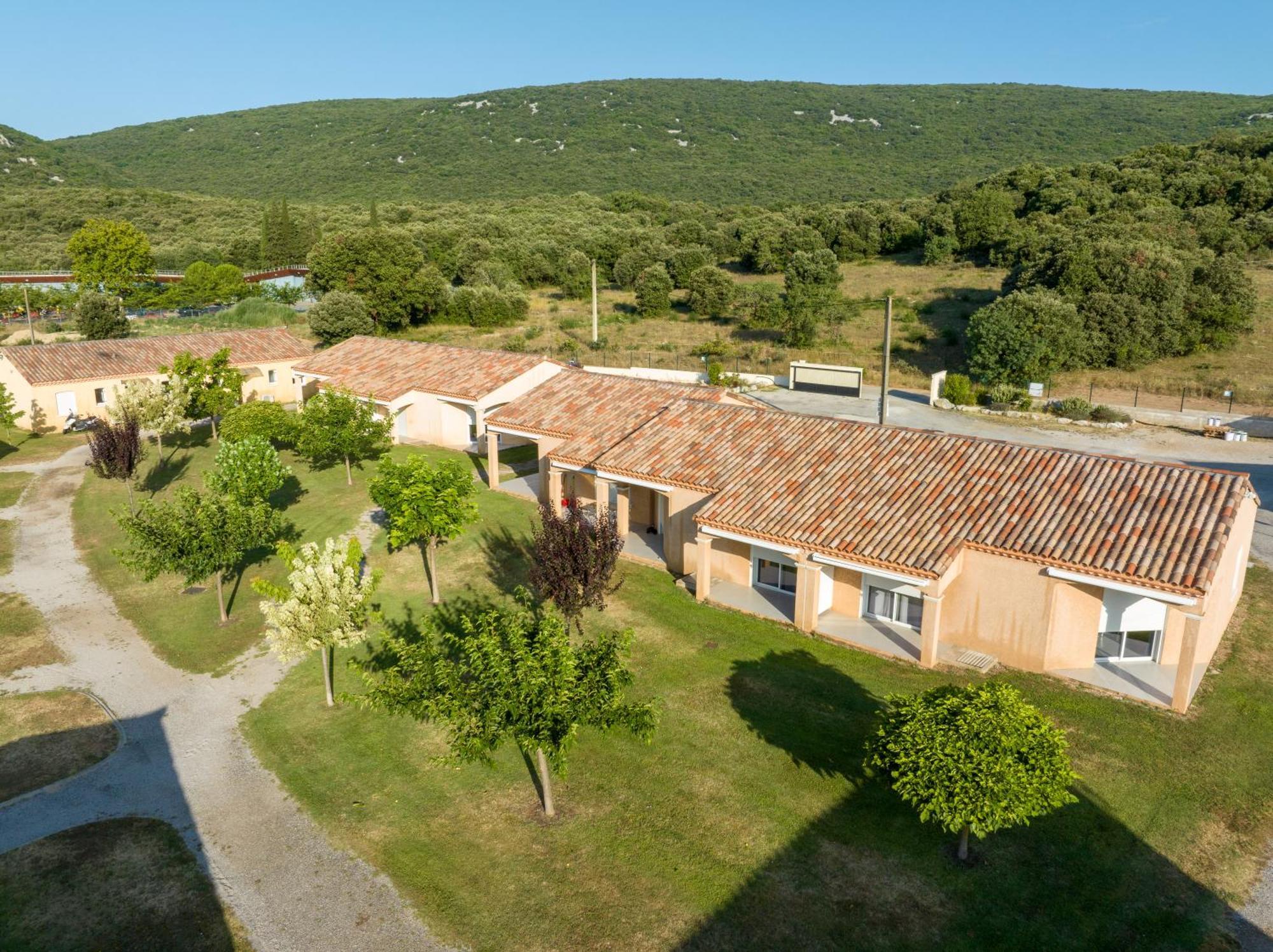Park & Suites Village Gorges De L'Herault-Cevennes Brissac Ngoại thất bức ảnh