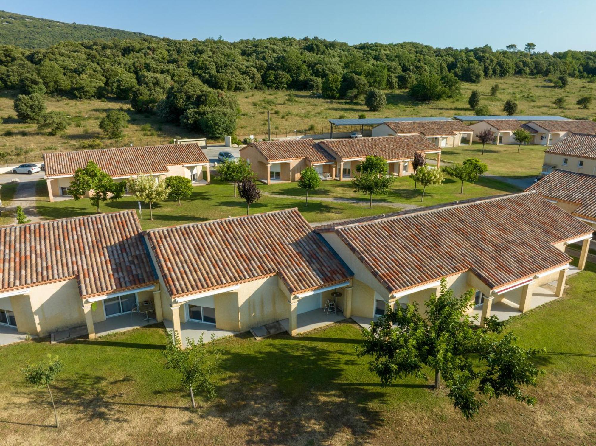 Park & Suites Village Gorges De L'Herault-Cevennes Brissac Ngoại thất bức ảnh