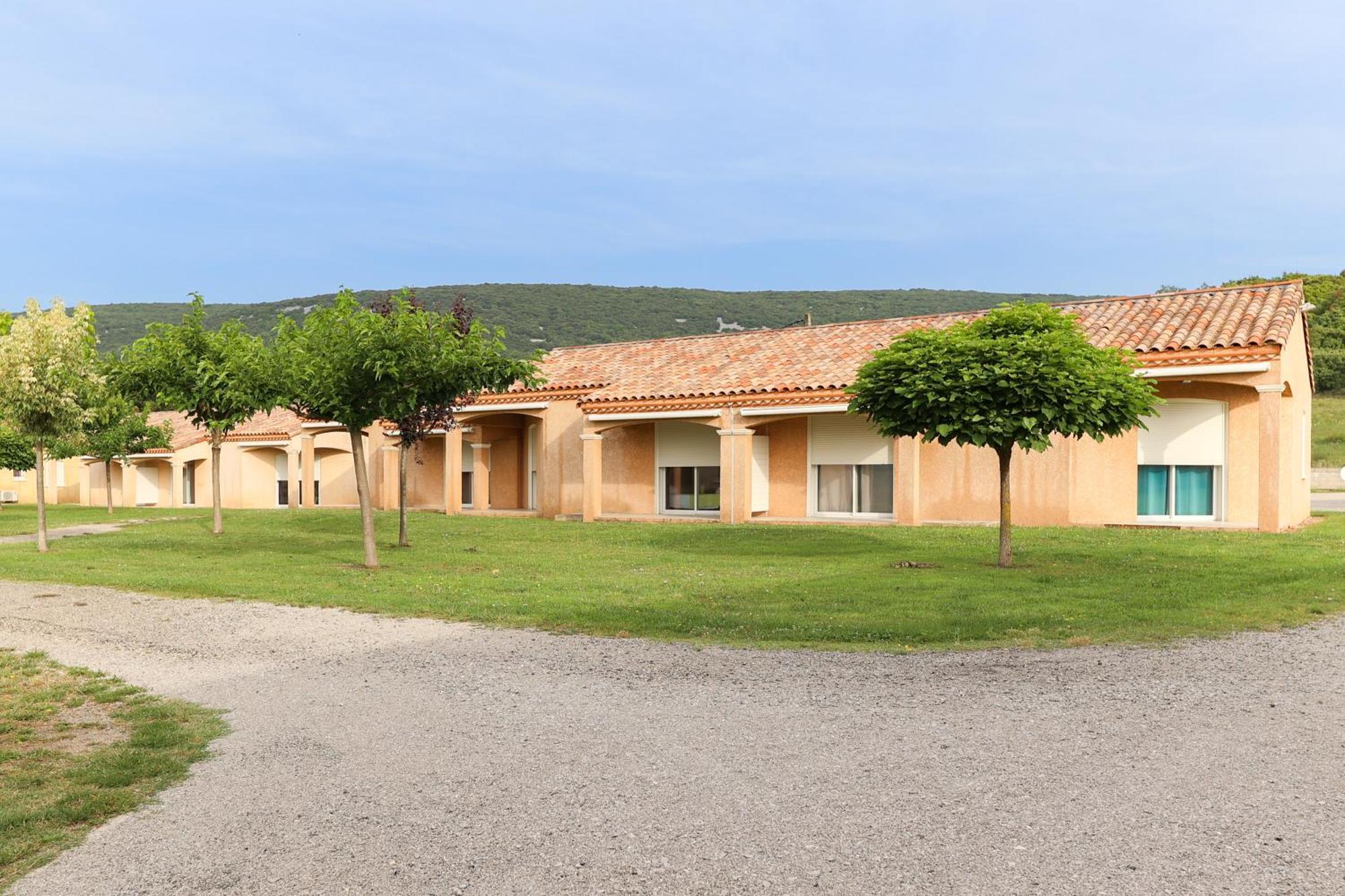 Park & Suites Village Gorges De L'Herault-Cevennes Brissac Ngoại thất bức ảnh