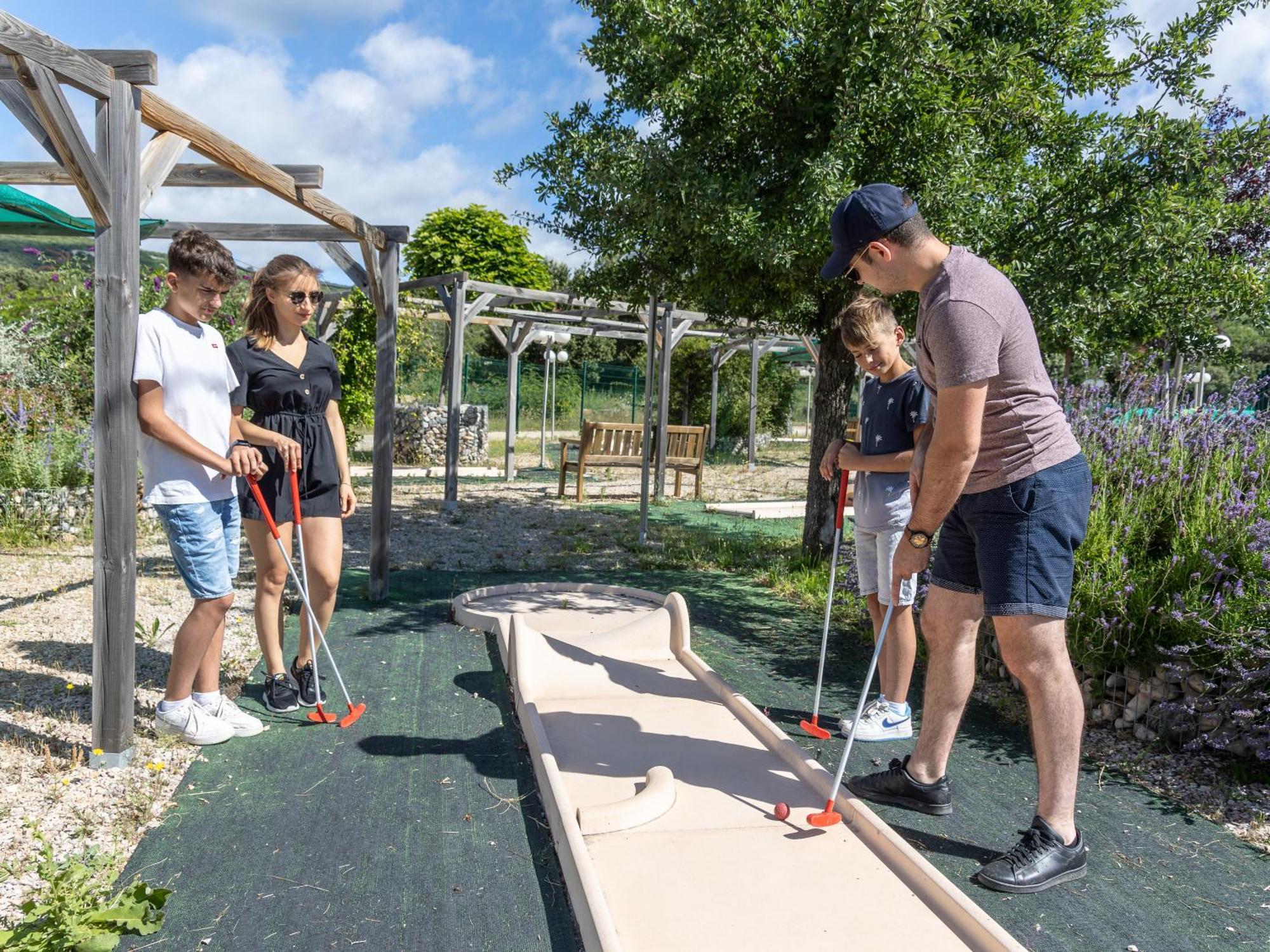 Park & Suites Village Gorges De L'Herault-Cevennes Brissac Ngoại thất bức ảnh